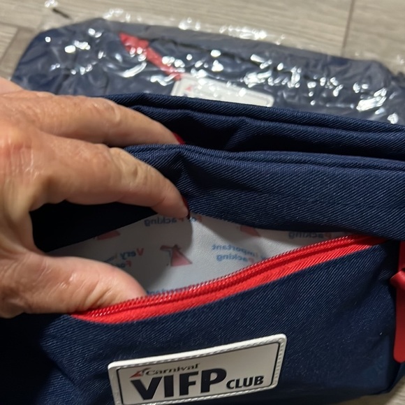 Cosmetic bags - Picture 3 of 4